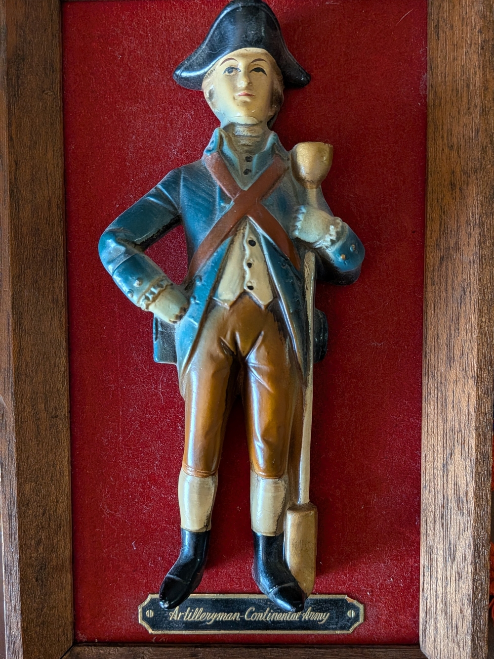 Vintage Framed Virginians Figurine in Red, Green and Brown - Picture 2 of 7
